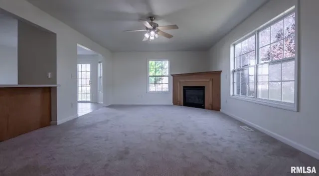 $2,400 | 1611 West Geneva Road, Peoria, IL 61615