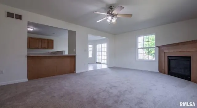 $2,400 | 1611 West Geneva Road, Peoria, IL 61615