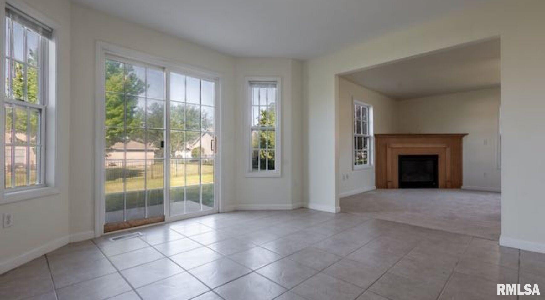 1611 West Geneva Road Peoria, IL 61615 - Photo 7 of 16