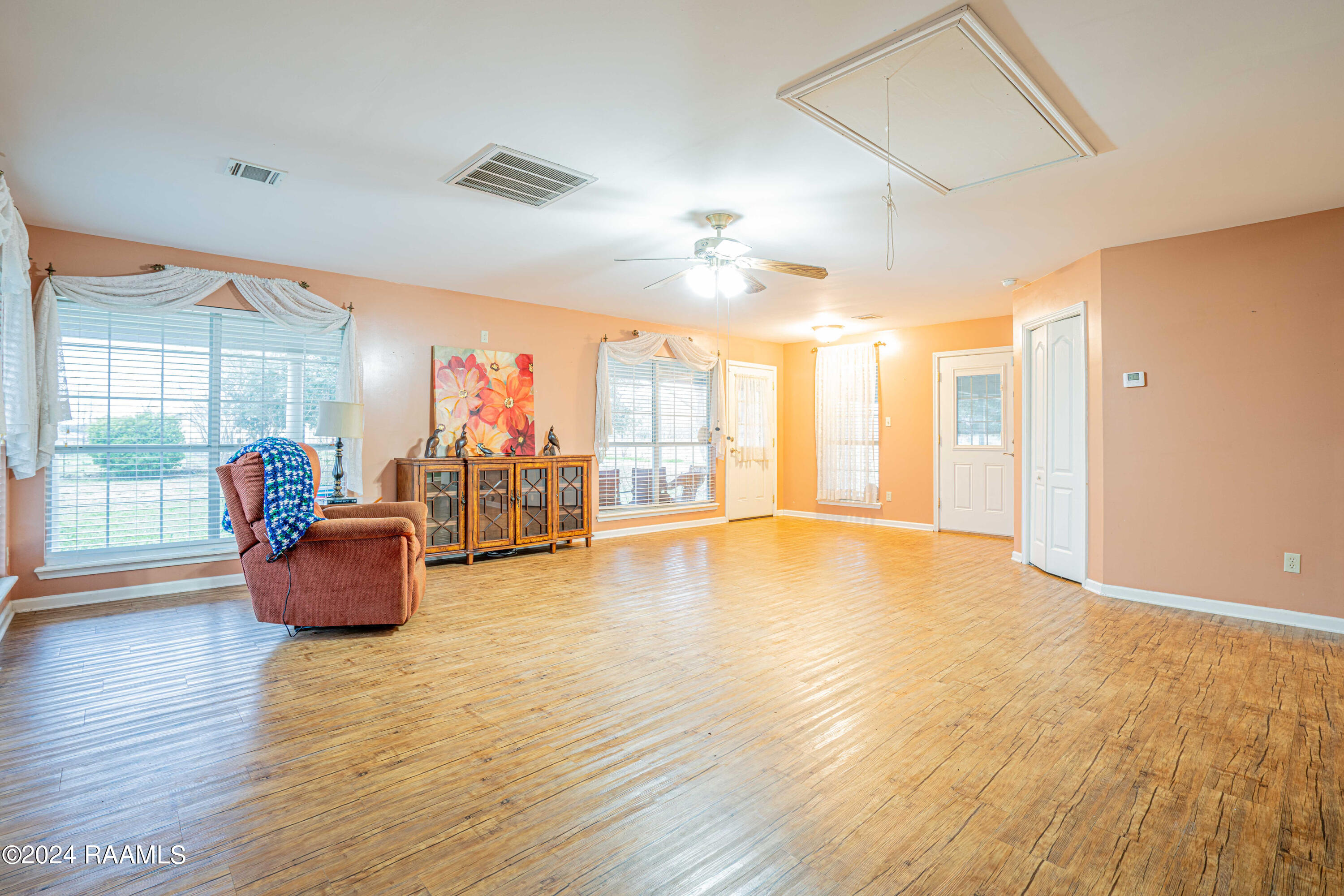 1082 B B Senior High Road Breaux Bridge, LA 70517 - Photo 12 of 31 SH_09284