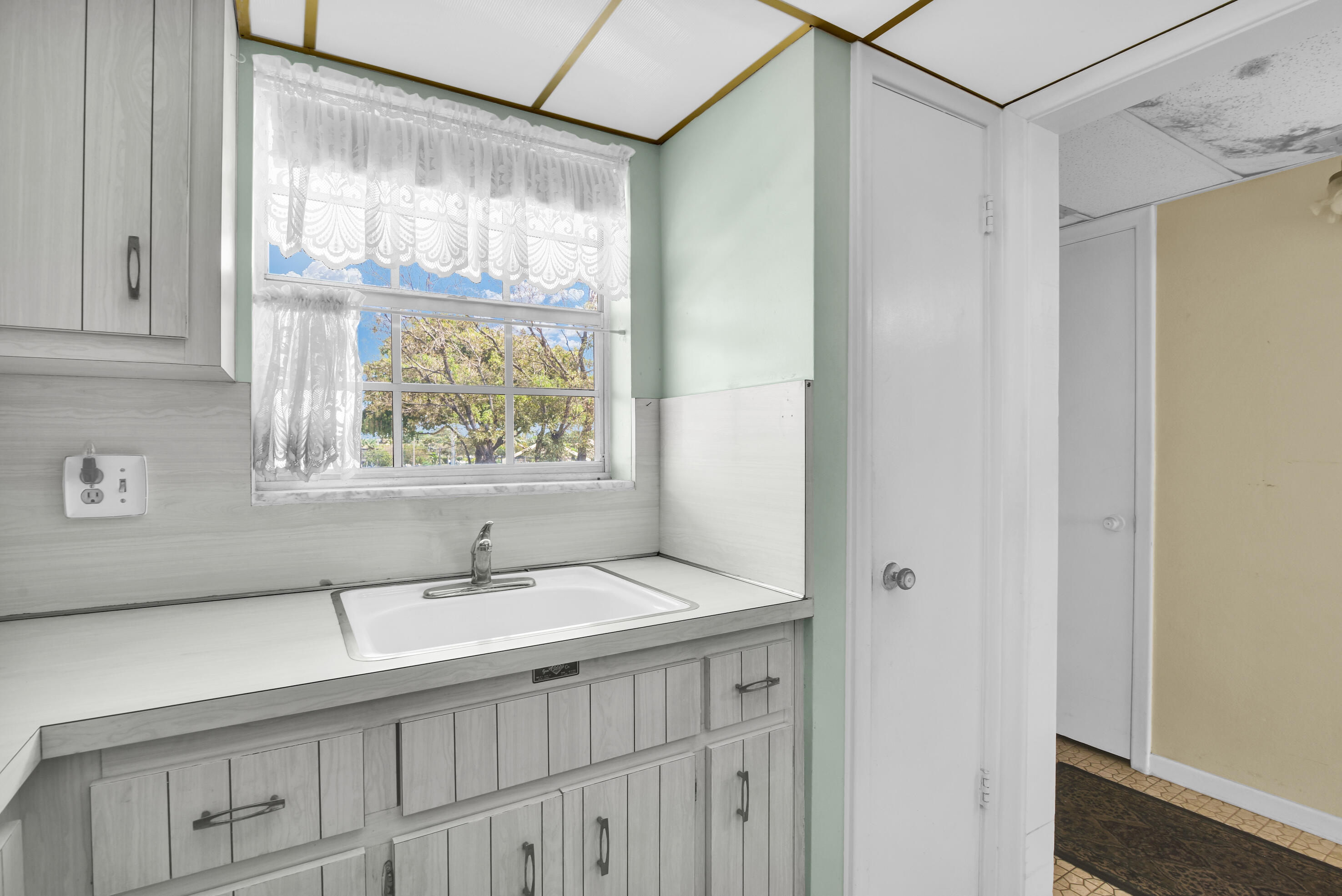 400 Northeast 20th Street, Unit B304 Boca Raton, FL 33431 - Photo 8 of 26 B304 KITCHEN WINDOW