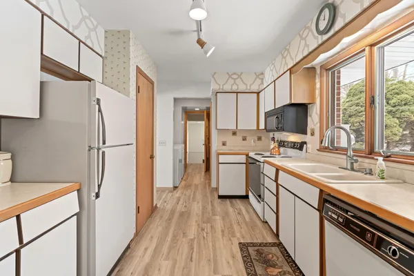 $595,000 | 2095 Lakeshore Drive, Fennville, MI 49408