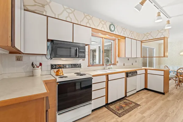 $595,000 | 2095 Lakeshore Drive, Fennville, MI 49408