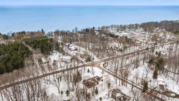 $595,000 | 2095 Lakeshore Drive, Fennville, MI 49408
