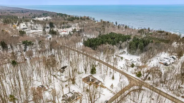 $595,000 | 2095 Lakeshore Drive, Fennville, MI 49408