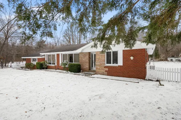 $595,000 | 2095 Lakeshore Drive, Fennville, MI 49408