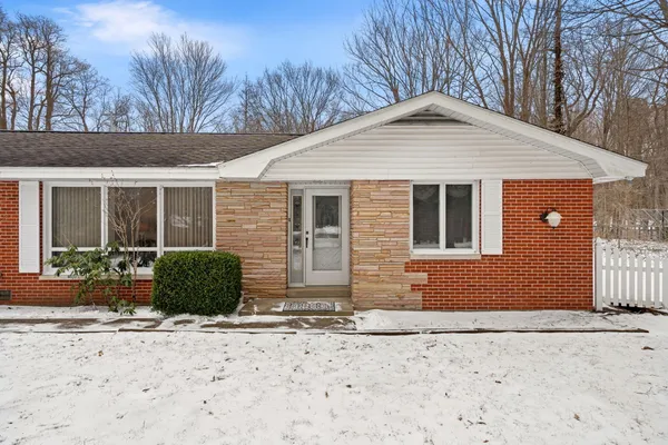 $595,000 | 2095 Lakeshore Drive, Fennville, MI 49408
