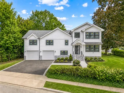 $1,788,000 | 2 Circle Drive, Syosset, NY 11791