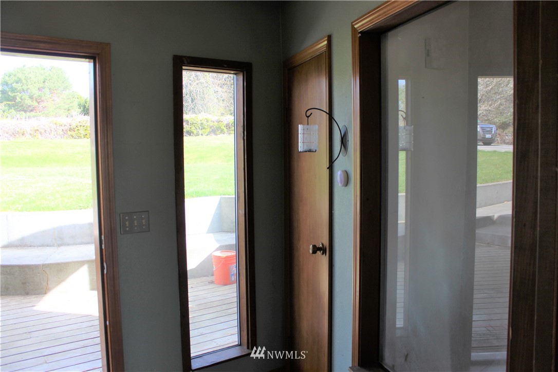 1017 South Sundance Road Othello, WA 99344 - Photo 15 of 34 a view of an entryway