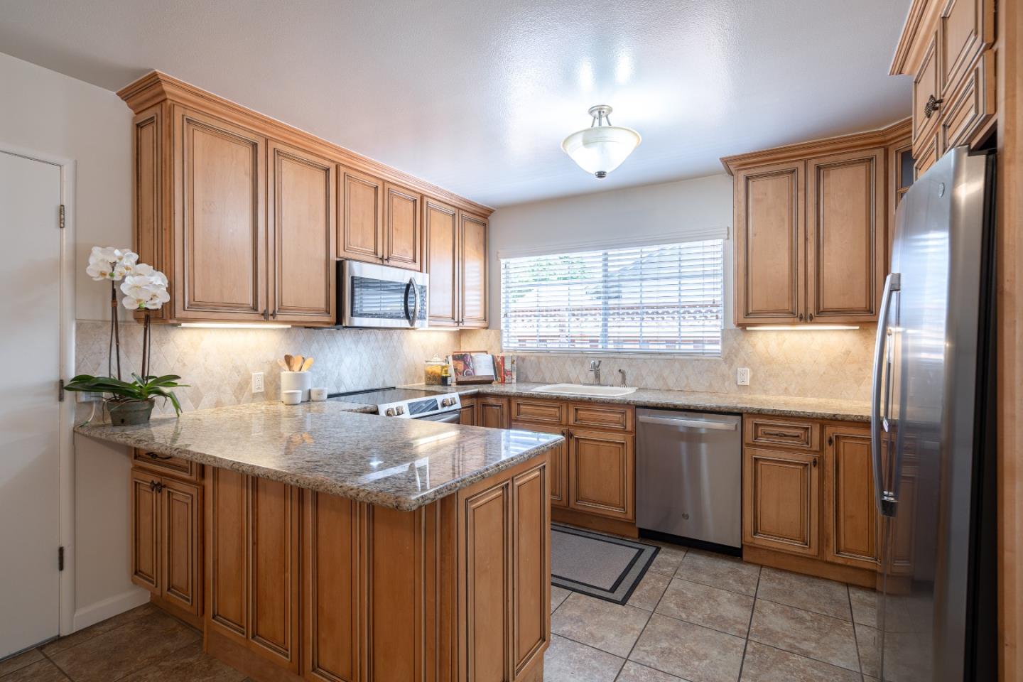 496 Rincon Avenue Sunnyvale, CA 94086 - Photo 4 of 30 Gallery Image 4