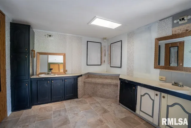 $75,000 | 1615 East St Louis Street, West Frankfort, IL 62896