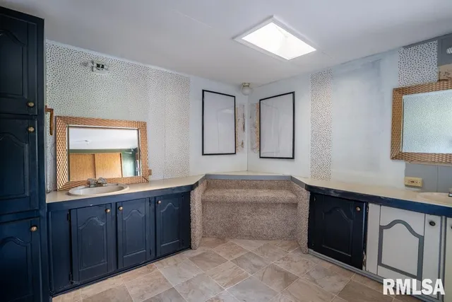 $75,000 | 1615 East St Louis Street, West Frankfort, IL 62896