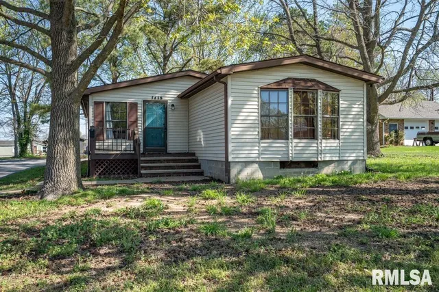 $75,000 | 1615 East St Louis Street, West Frankfort, IL 62896