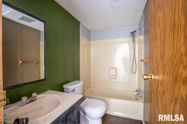 $75,000 | 1615 East St Louis Street, West Frankfort, IL 62896