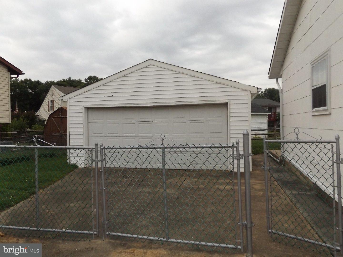 102 Eastfield Road Newark, DE 19713 - Photo 15 of 16 Garage