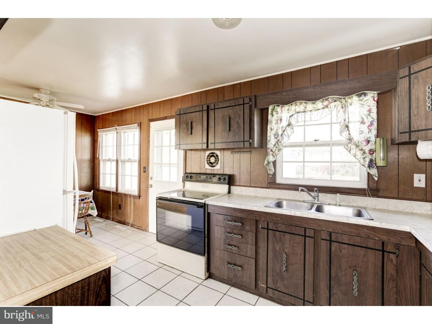 102 Eastfield Road Newark, DE 19713 - Photo 5 of 16 Kitchen