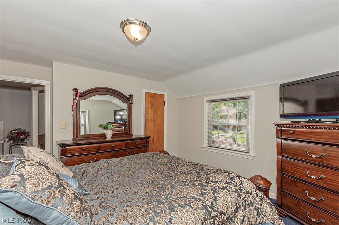3763 Merrymound Road Cleveland, OH 44121 - Photo 24 of 35