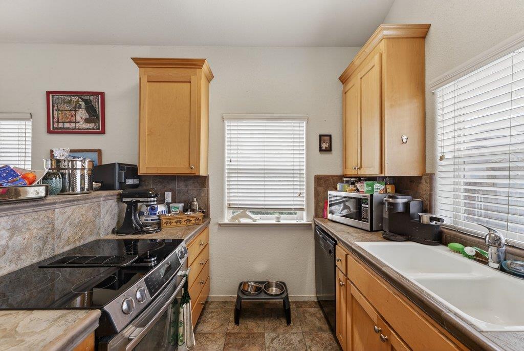 126 B Hunolt Street Santa Cruz, CA 95060 - Photo 3 of 19