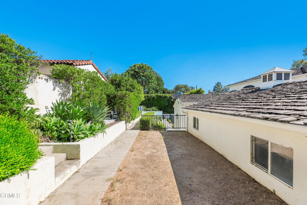 1184 Arden Road Pasadena, CA 91106 - Photo 48 of 62 a view of a balcony with an outdoor space