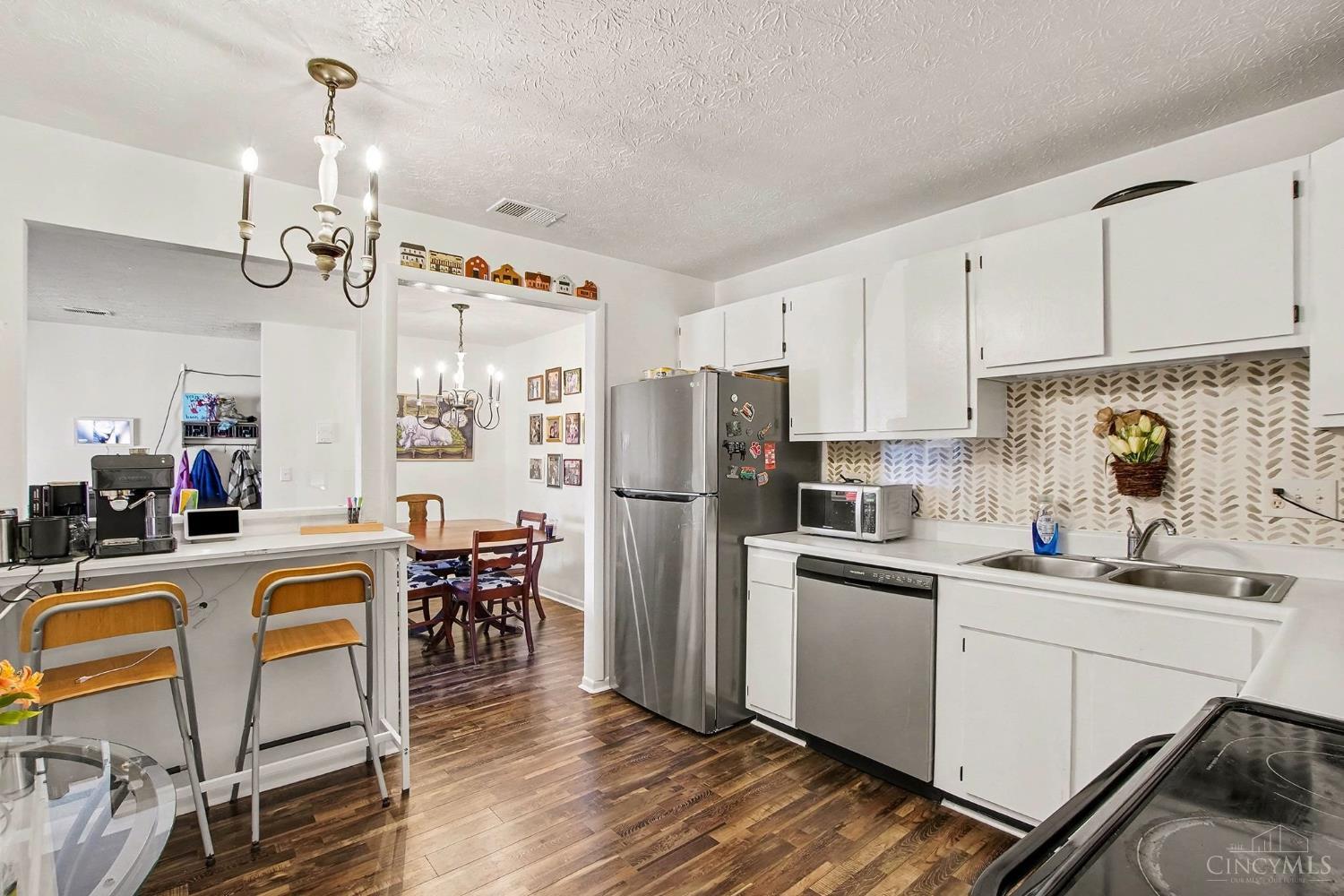 541 Davis Road, Unit 8 Cincinnati, OH 45255 - Photo 6 of 13 Gallery Image 6
