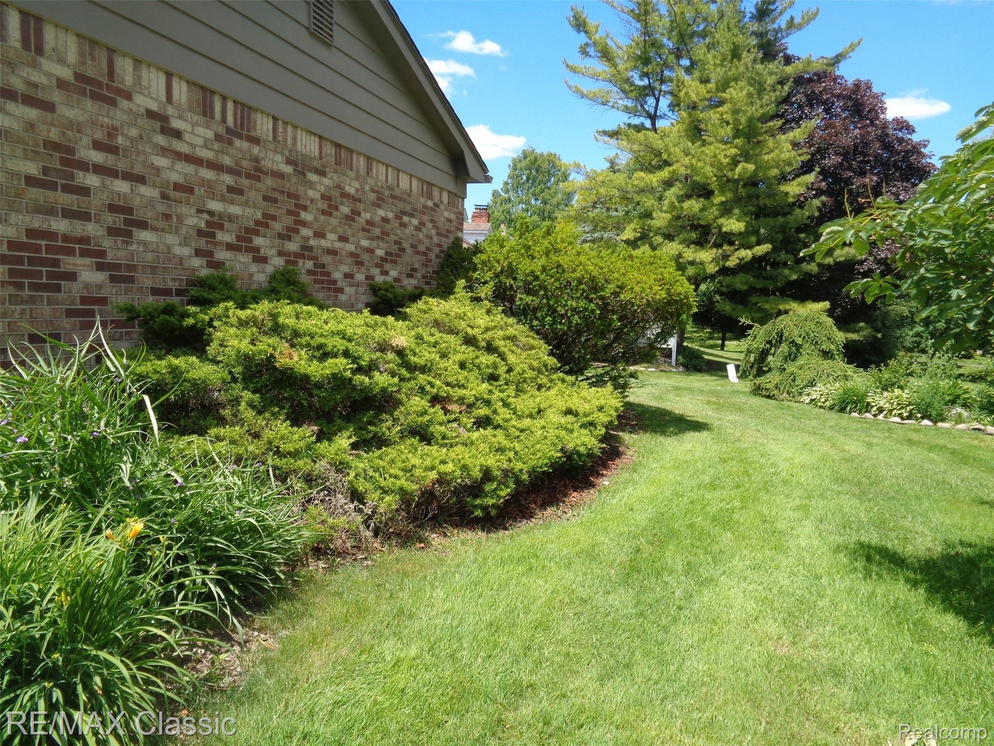 34020 Old Timber Road Farmington, MI 48331 - Photo 6 of 36 DSC04265 - Copy - Copy.JPG