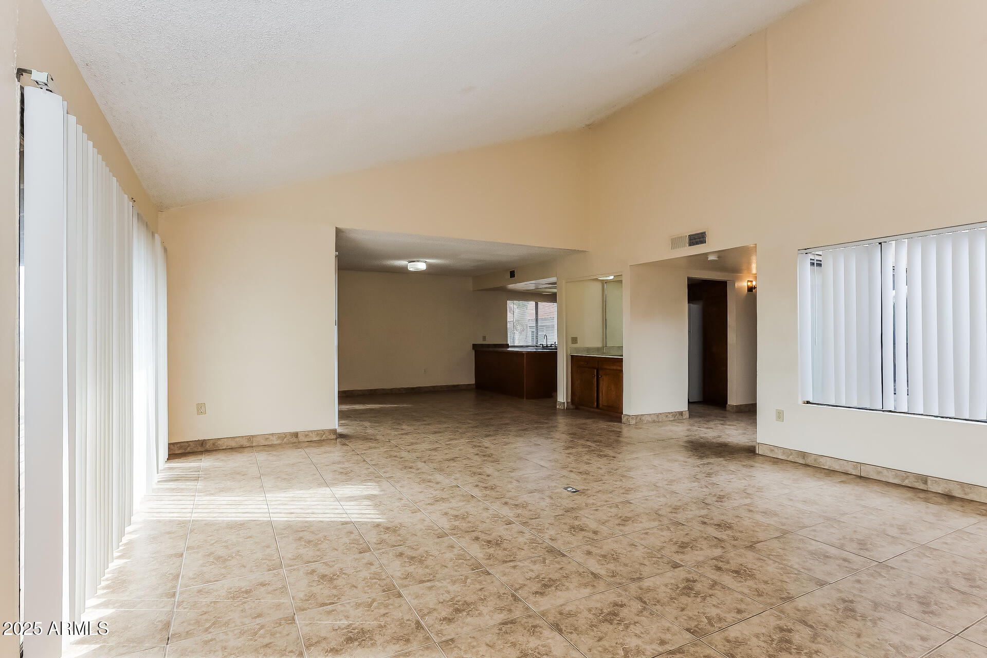 828 East Junction Street, Unit 828 Apache Junction, AZ 85119 - Photo 4 of 16 5-photo-Living-Room-374e1e70-40e6-4e24-8