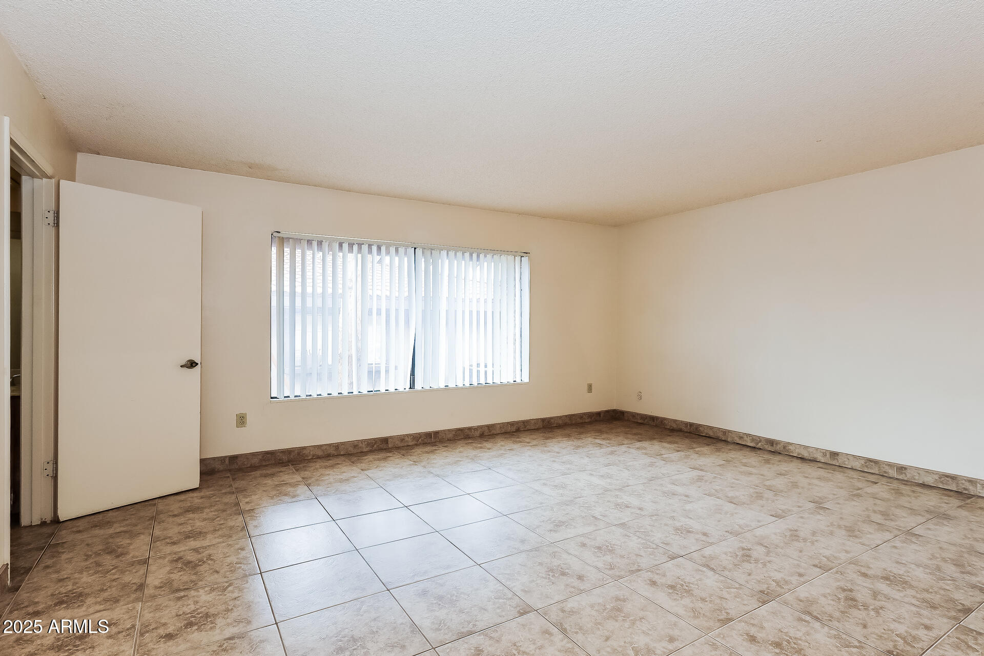 828 East Junction Street, Unit 828 Apache Junction, AZ 85119 - Photo 8 of 16 9-photo-Main-Bedroom-bf47882d-b43c-4c11-