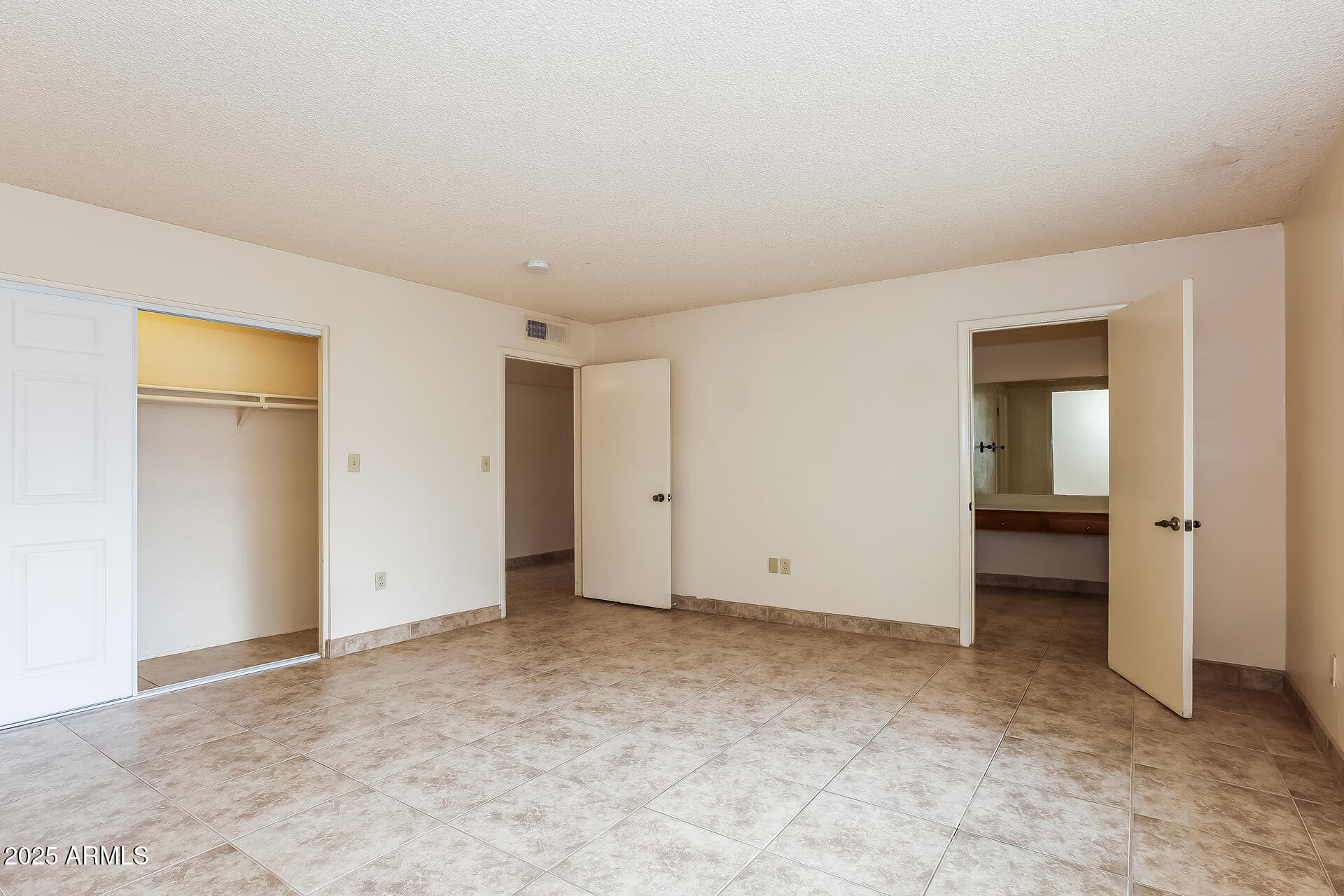 828 East Junction Street, Unit 828 Apache Junction, AZ 85119 - Photo 9 of 16 10-photo-Main-Bedroom-5d7b3a86-5ac8-459f