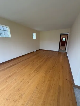 $2,000 | 822 S Lane, Unit 1, La Grange, IL 60525