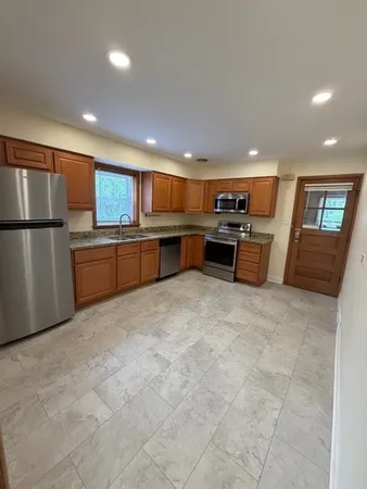 $2,000 | 822 S Lane, Unit 1, La Grange, IL 60525