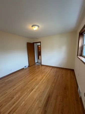 $2,000 | 822 S Lane, Unit 1, La Grange, IL 60525