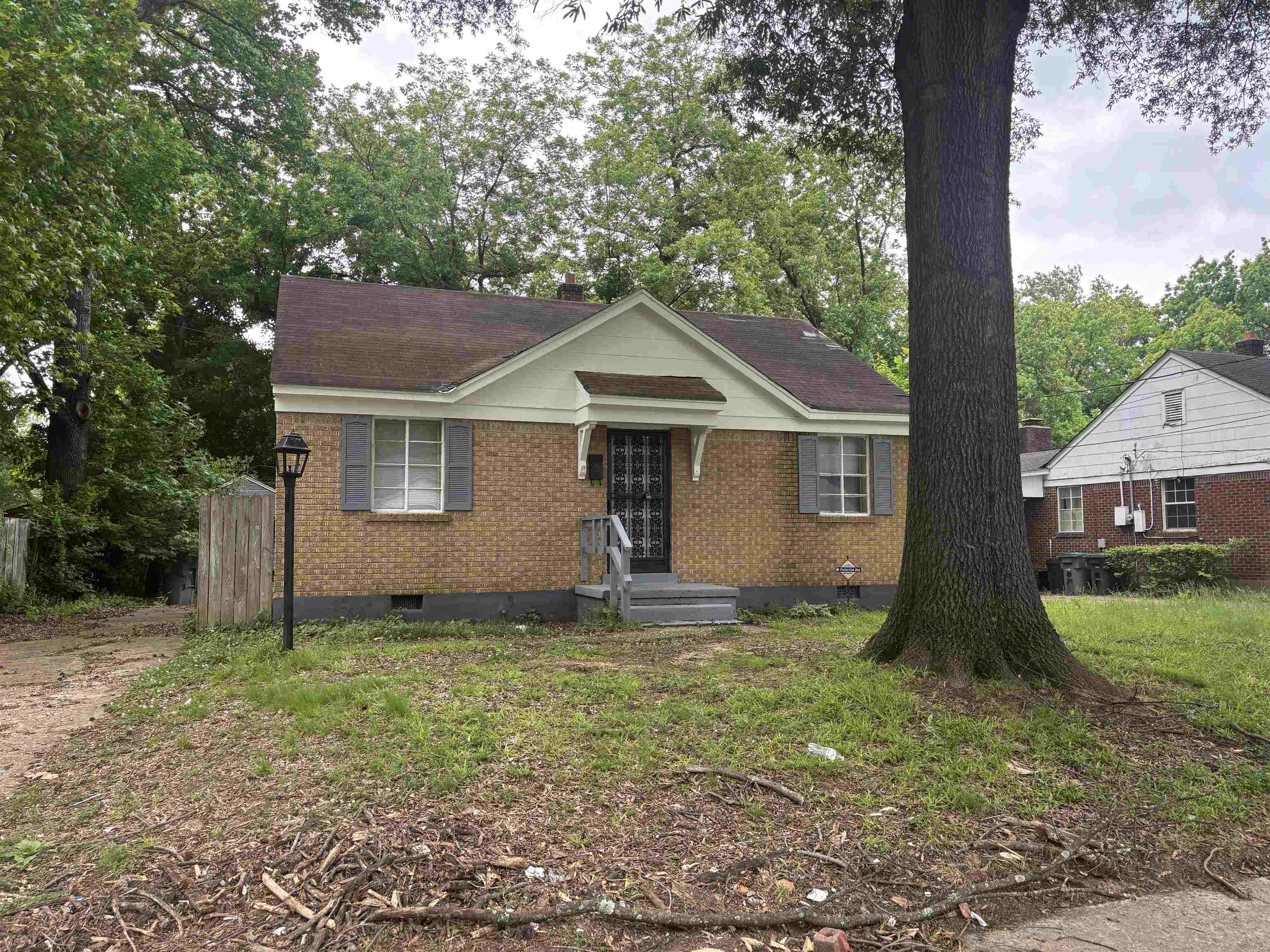 2106 Brookline Road Memphis, TN 38128 - Photo 2 of 10 Ranch-style house with brick siding and crawl space