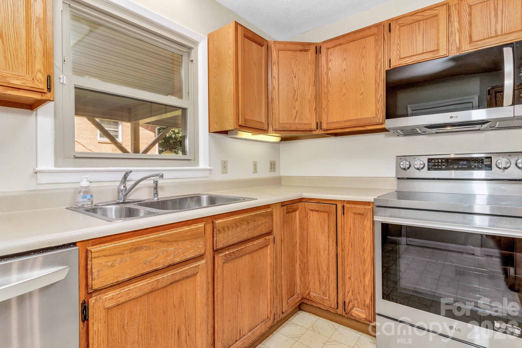 67 Wagon Road Asheville, NC 28805 - Photo 15 of 44