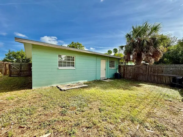 $1,500 | 257 38th Avenue Southeast, St. Petersburg, FL 33705