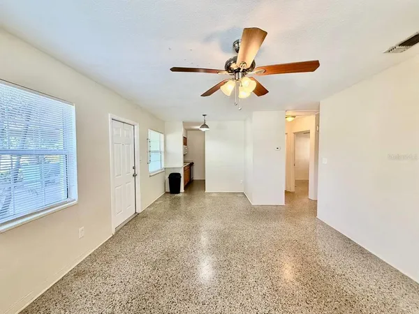$1,500 | 257 38th Avenue Southeast, St. Petersburg, FL 33705