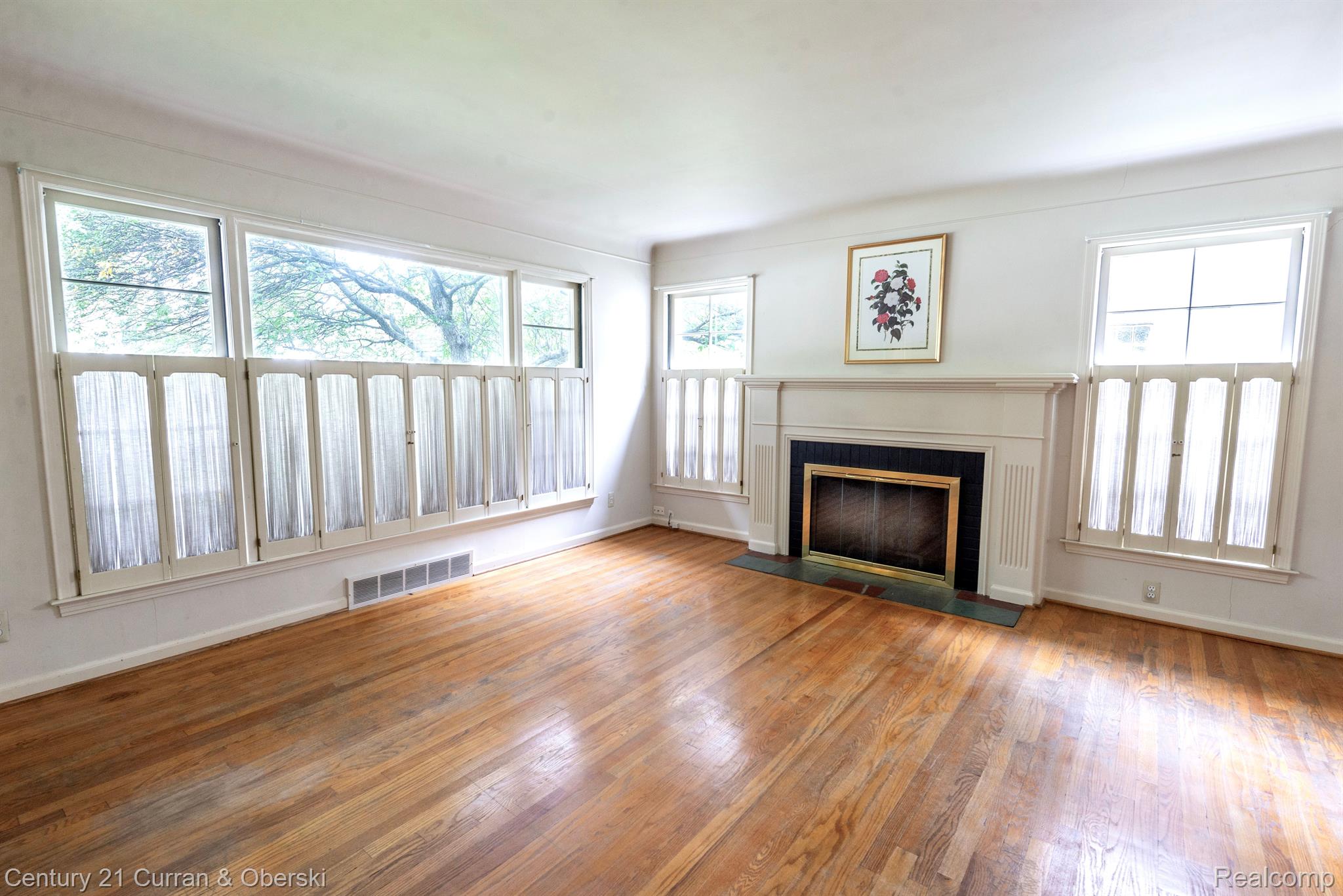 4223 Normandy Road Royal Oak, MI 48073 - Photo 3 of 28 Lots of windows!