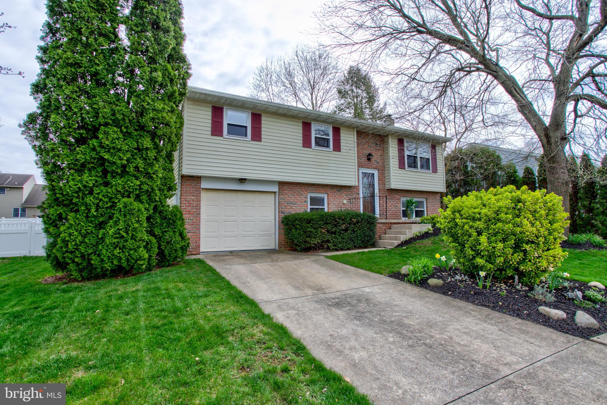 413 Hummingbird Drive Lititz, PA 17543 - Photo 2 of 43