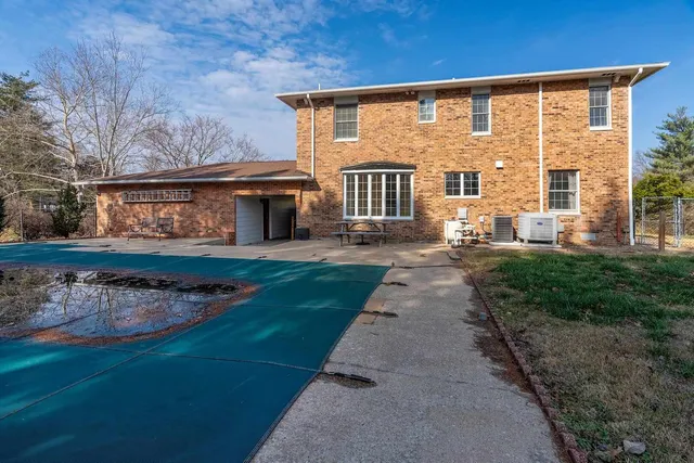 $324,900 | 317 South Lu Court, Carbondale, IL 62901