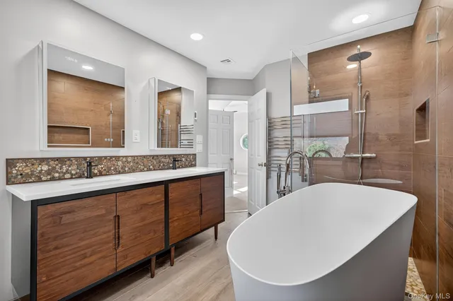 a view of room with window and ceiling fan