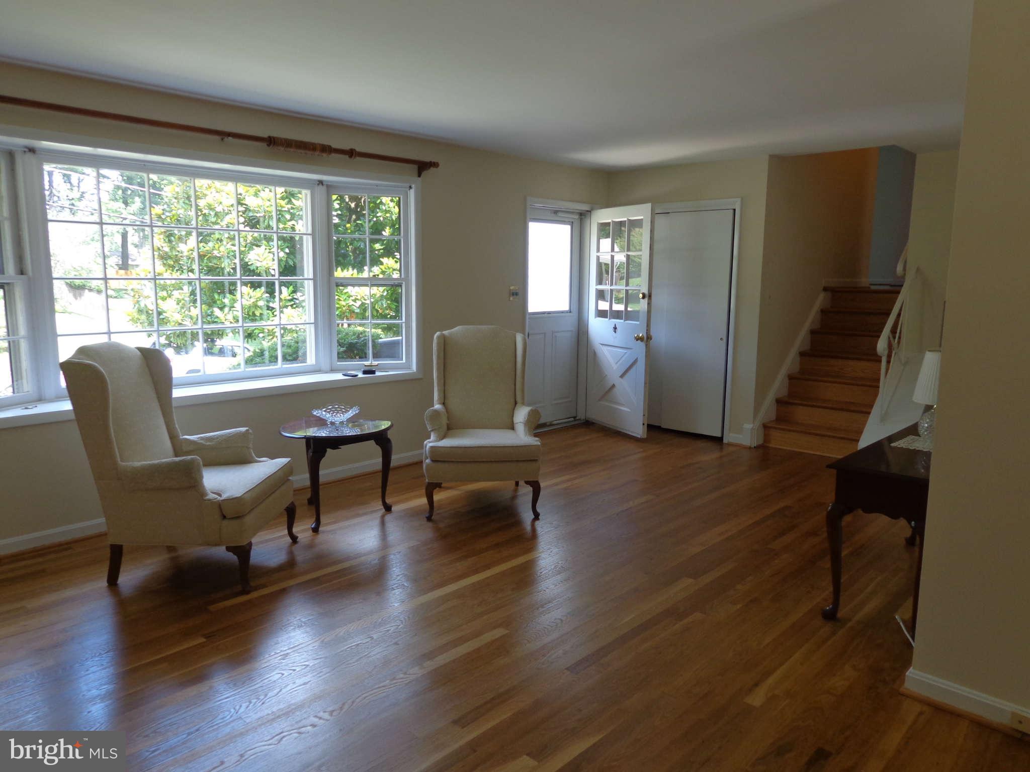 8207 Blairton Road Springfield, VA 22152 - Photo 9 of 21 Living Room