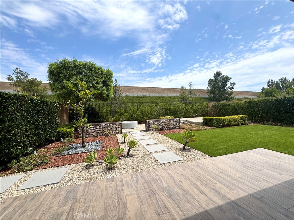 291 Barnes Road Tustin, CA 92782 - Photo 20 of 28