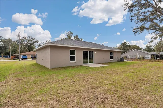 a view of a house with a backyard