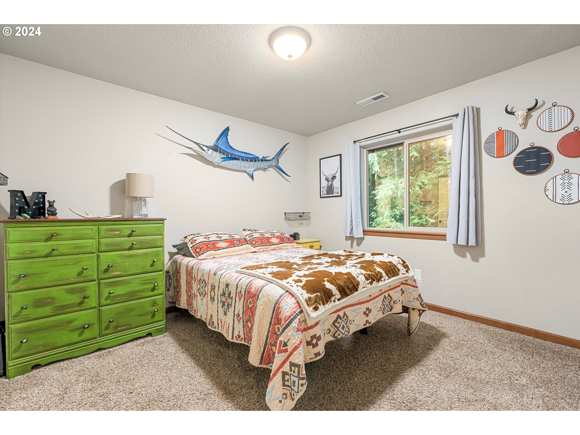 28247 South Moonridge Road Colton, OR 97017 - Photo 19 of 27 a bedroom with a bed and a window
