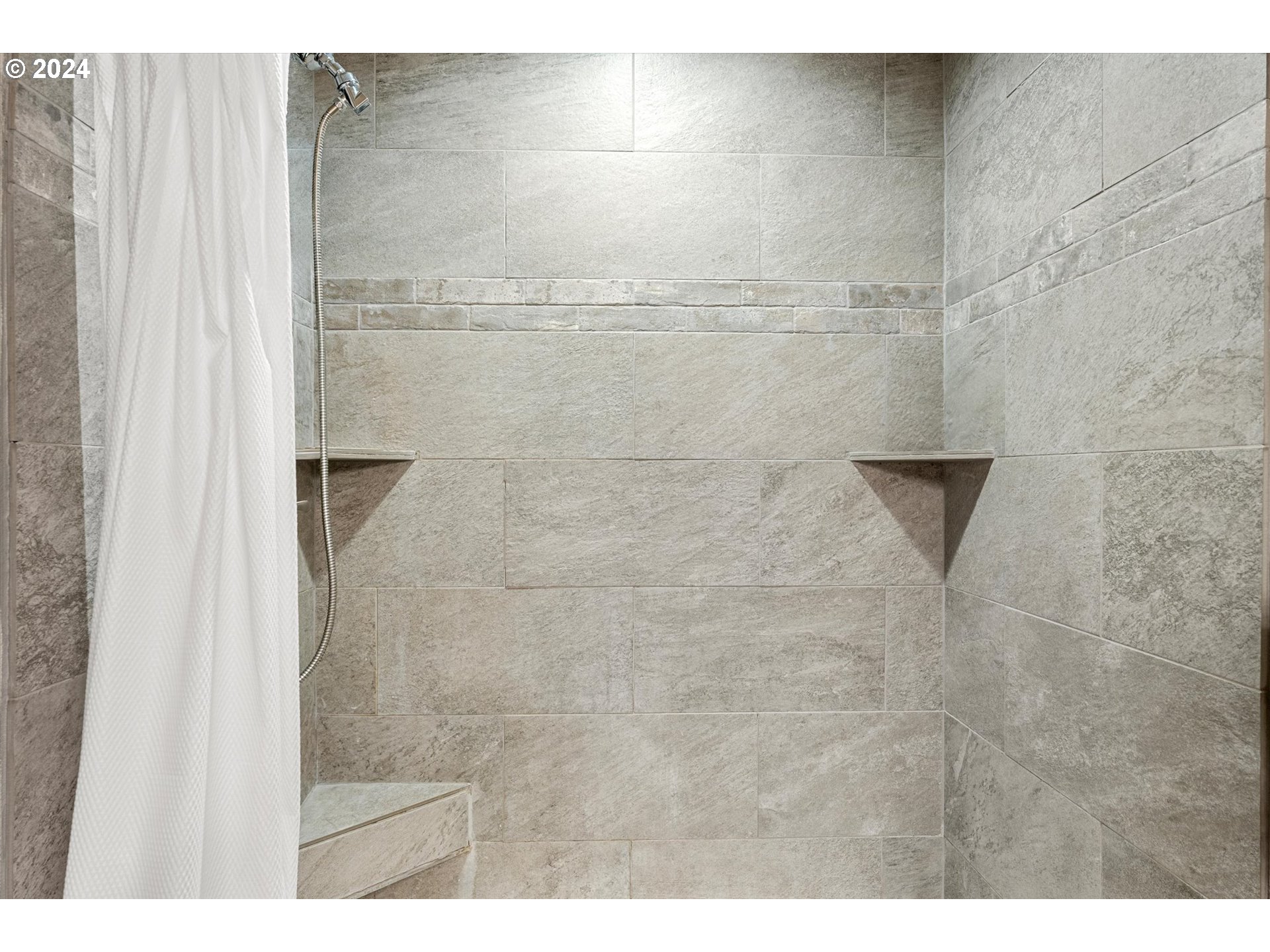 28247 South Moonridge Road Colton, OR 97017 - Photo 21 of 27 a bathroom with a shower