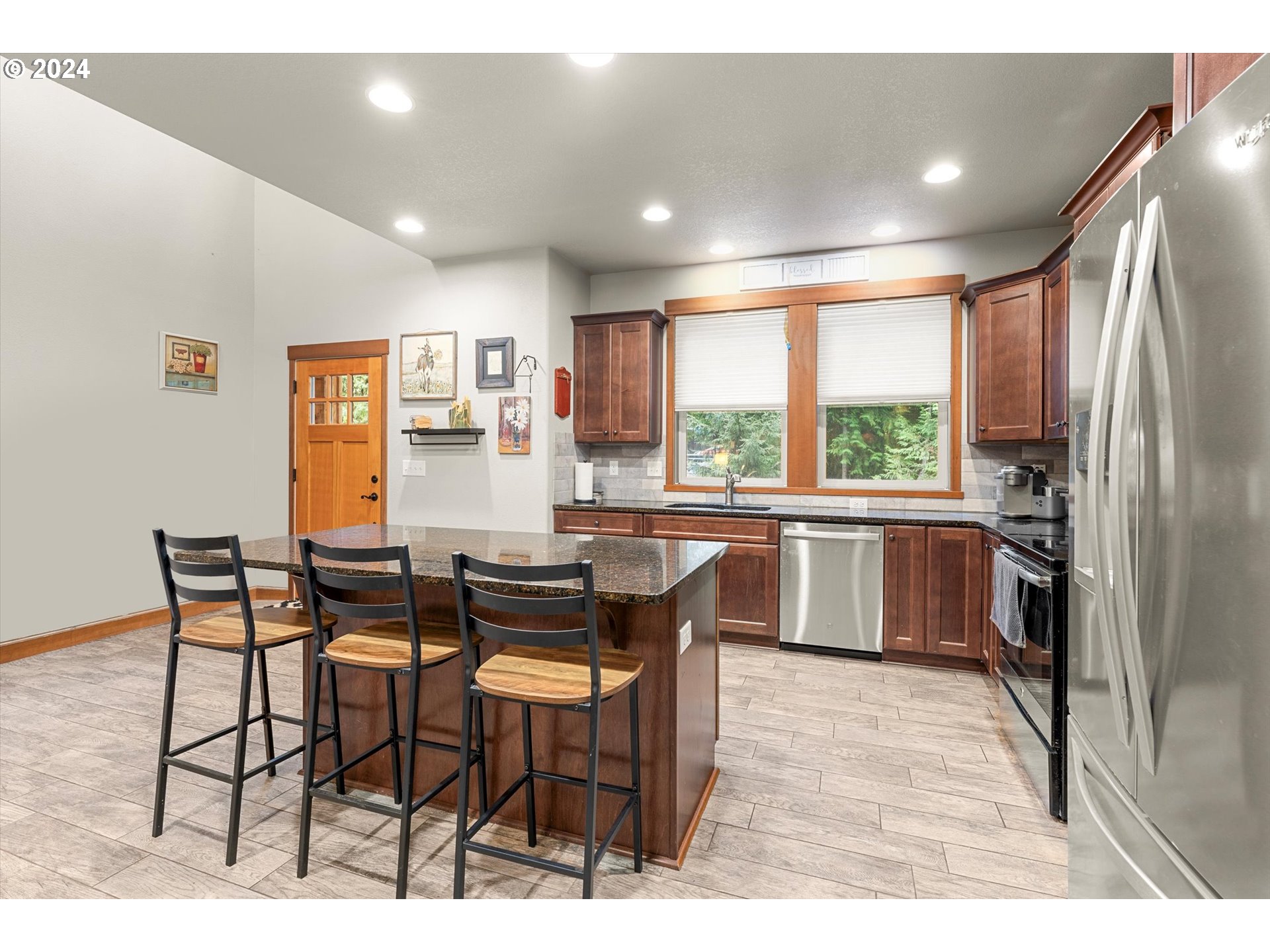 28247 South Moonridge Road Colton, OR 97017 - Photo 6 of 27 a dining room with stainless steel appliances a dining table and chairs