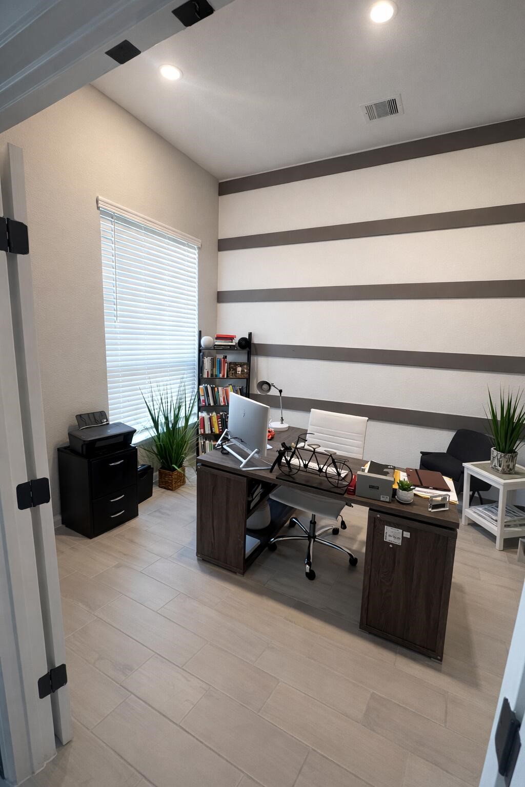 4334 Redford Valley Road Rosharon, TX 77583 - Photo 11 of 44 a room with furniture a flat screen tv and a potted plant