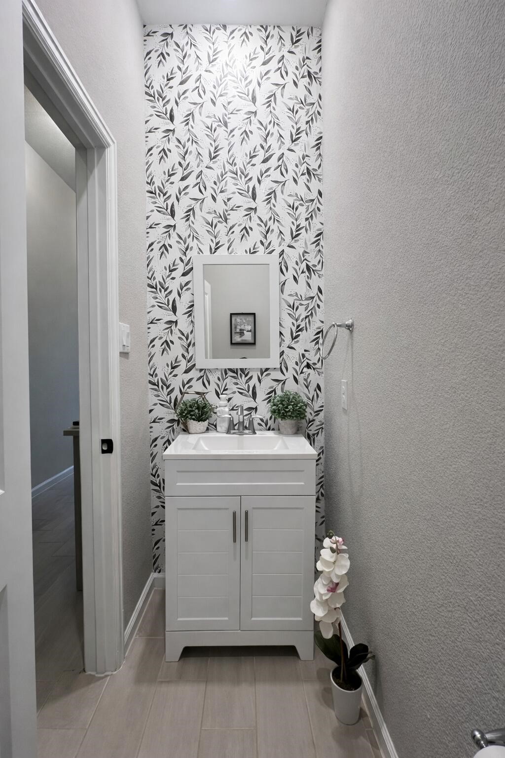 4334 Redford Valley Road Rosharon, TX 77583 - Photo 13 of 44 a bathroom with a sink and mirror