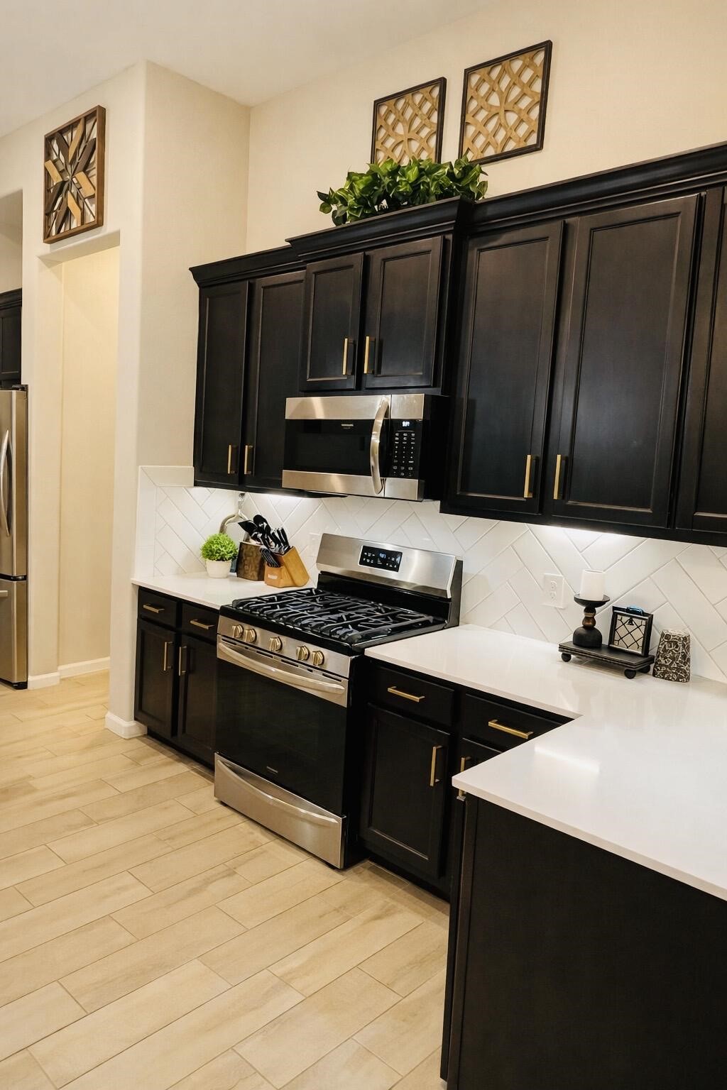 4334 Redford Valley Road Rosharon, TX 77583 - Photo 23 of 44 a kitchen with stainless steel appliances a sink stove and refrigerator
