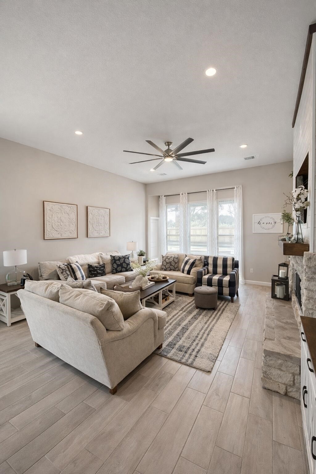 4334 Redford Valley Road Rosharon, TX 77583 - Photo 30 of 44 a living room with furniture and a large window