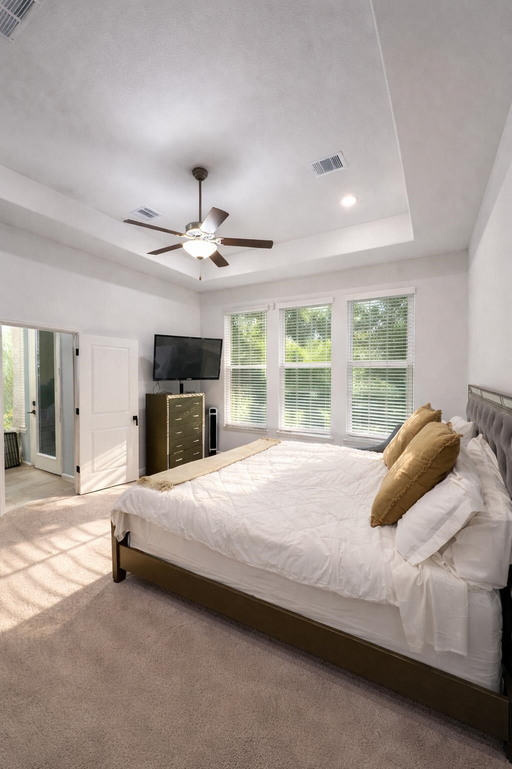 4334 Redford Valley Road Rosharon, TX 77583 - Photo 33 of 44 a bedroom with a large bed and a window